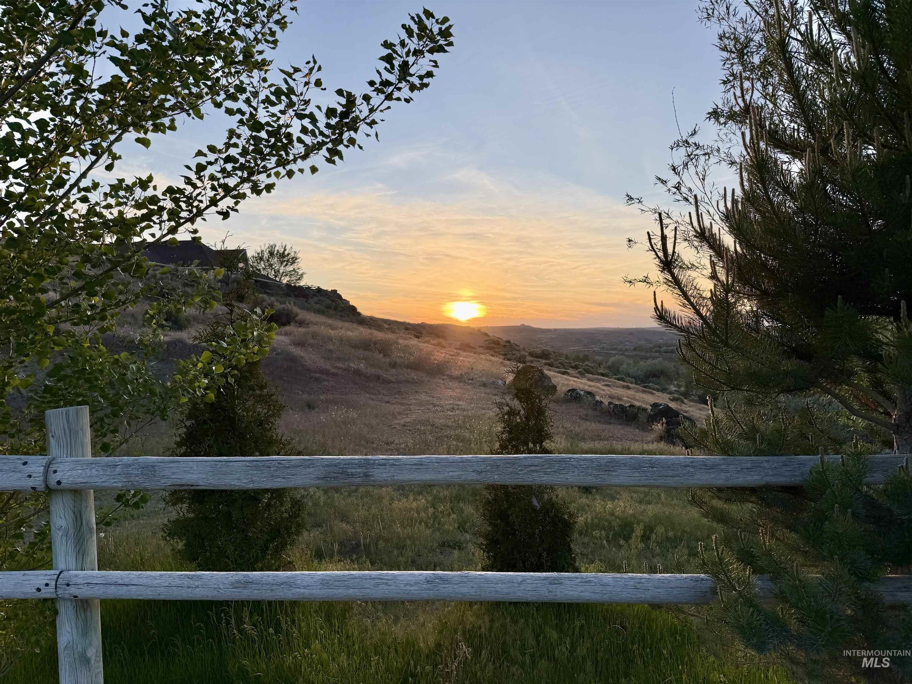 4525 Snake River Mesa Rd, Buhl, Idaho 83316-5145, 5 Bedrooms, 3 Bathrooms, Residential For Sale, Price $735,000,MLS 98986823