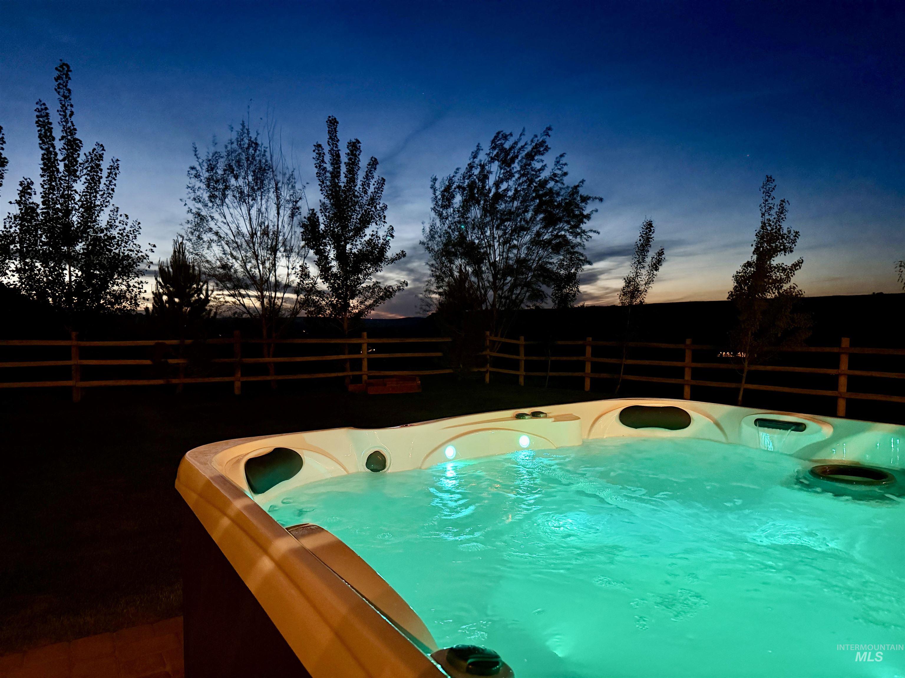 4525 Snake River Mesa Rd, Buhl, Idaho 83316-5145, 5 Bedrooms, 3 Bathrooms, Residential For Sale, Price $735,000,MLS 98986823