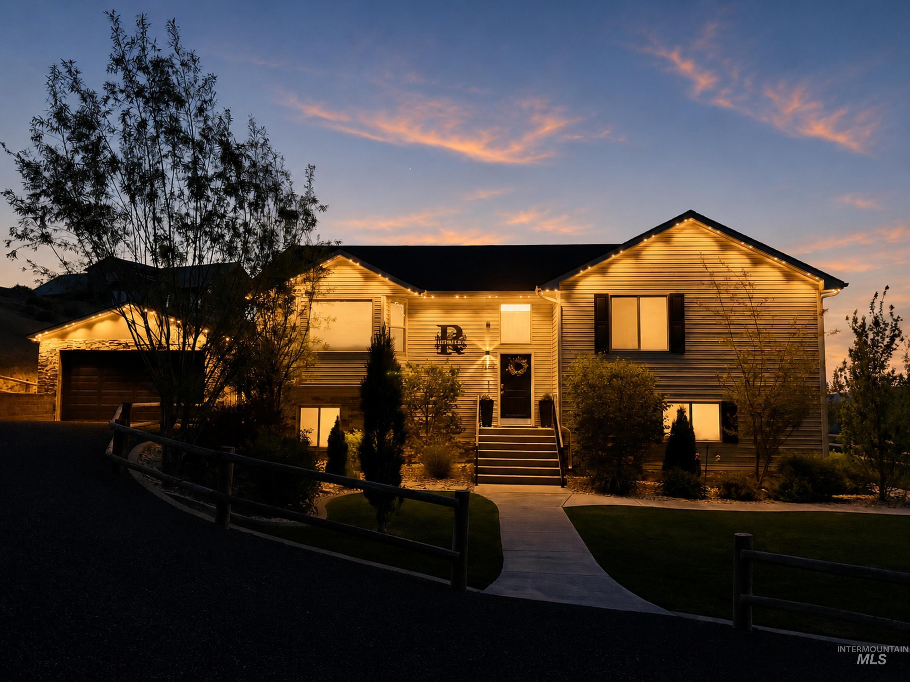 4525 Snake River Mesa Rd, Buhl, Idaho 83316-5145, 5 Bedrooms, 3 Bathrooms, Residential For Sale, Price $735,000,MLS 98986823