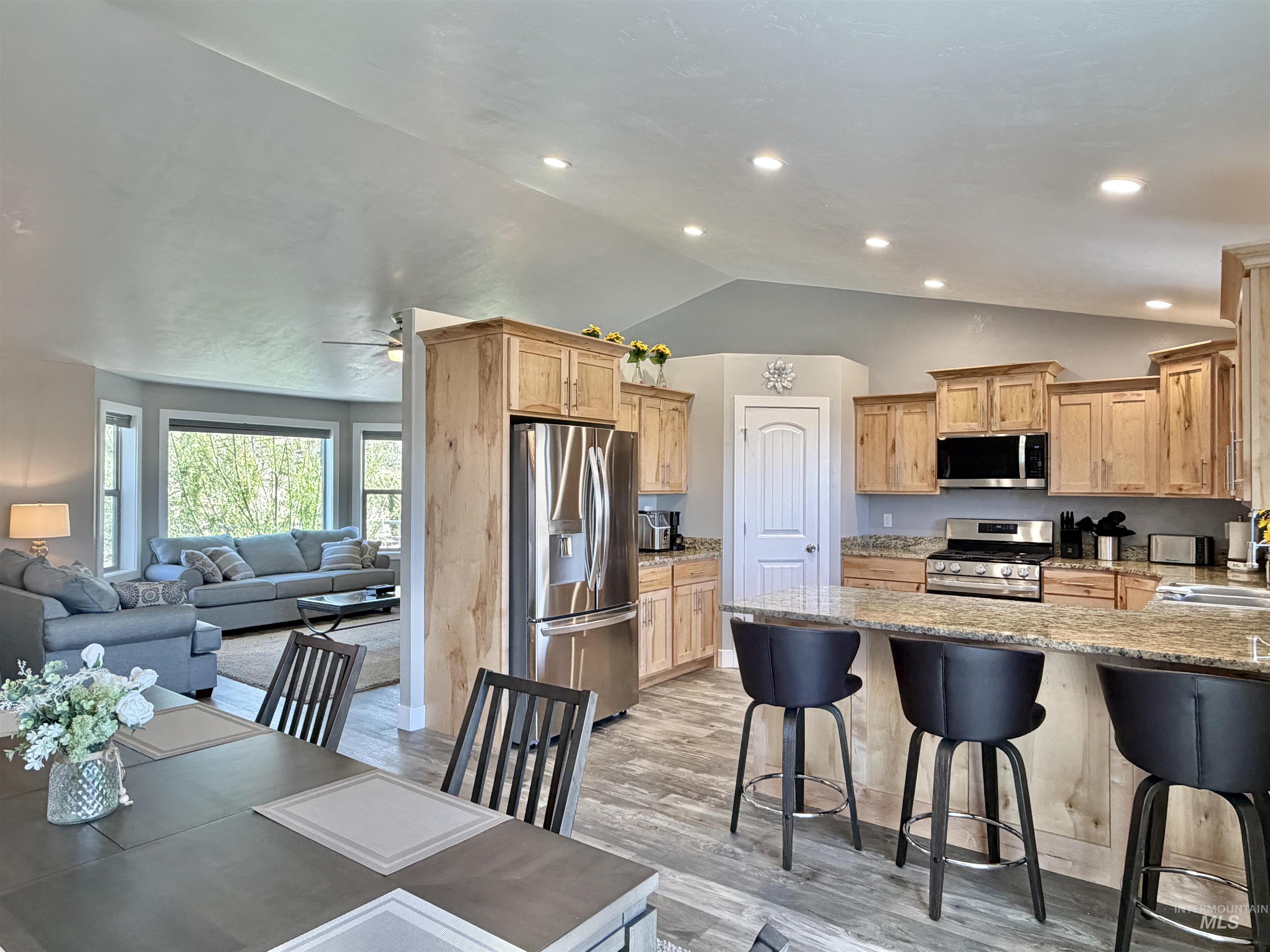 4525 Snake River Mesa Rd, Buhl, Idaho 83316-5145, 5 Bedrooms, 3 Bathrooms, Residential For Sale, Price $735,000,MLS 98986823