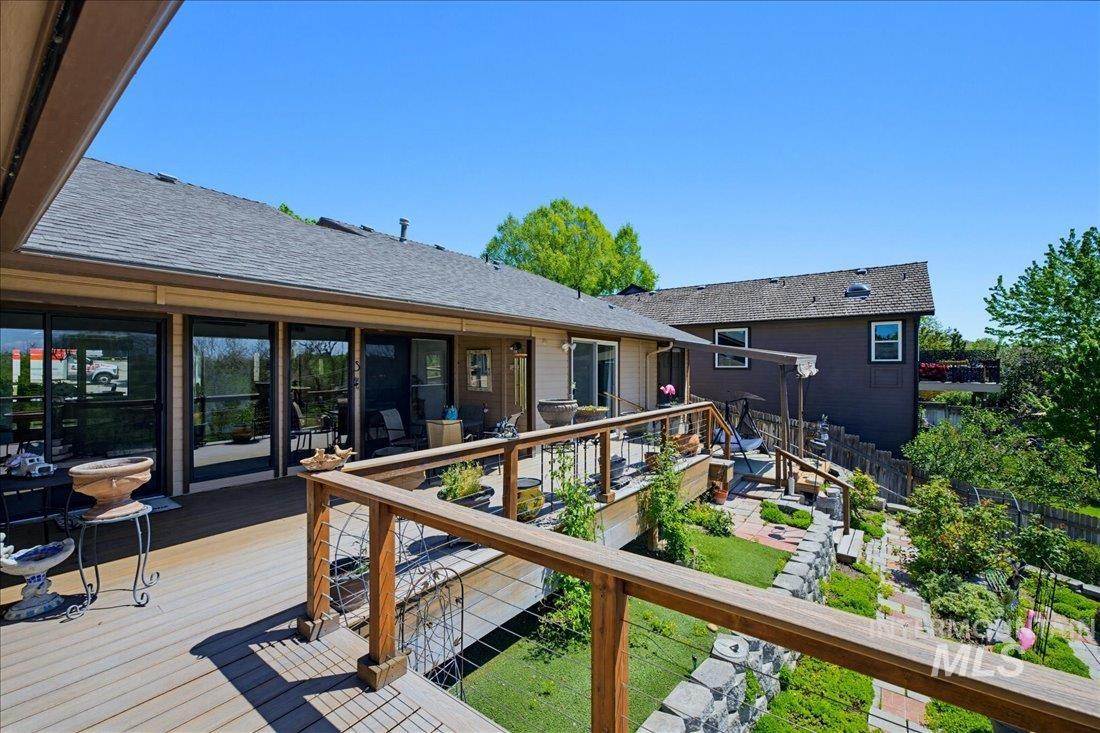 6507 W Summer Hill Drive, Boise, Idaho 83714, 3 Bedrooms, 2 Bathrooms, Residential For Sale, Price $619,000,MLS 98986828
