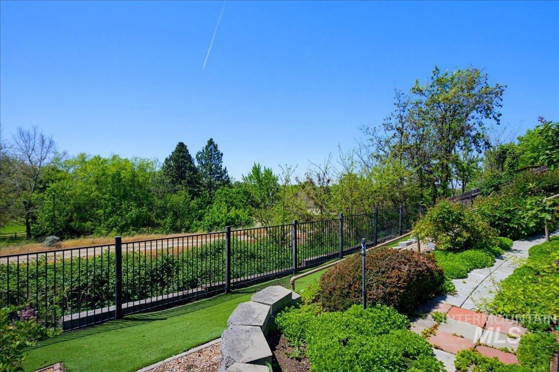 6507 W Summer Hill Drive, Boise, Idaho 83714, 3 Bedrooms, 2 Bathrooms, Residential For Sale, Price $619,000,MLS 98986828