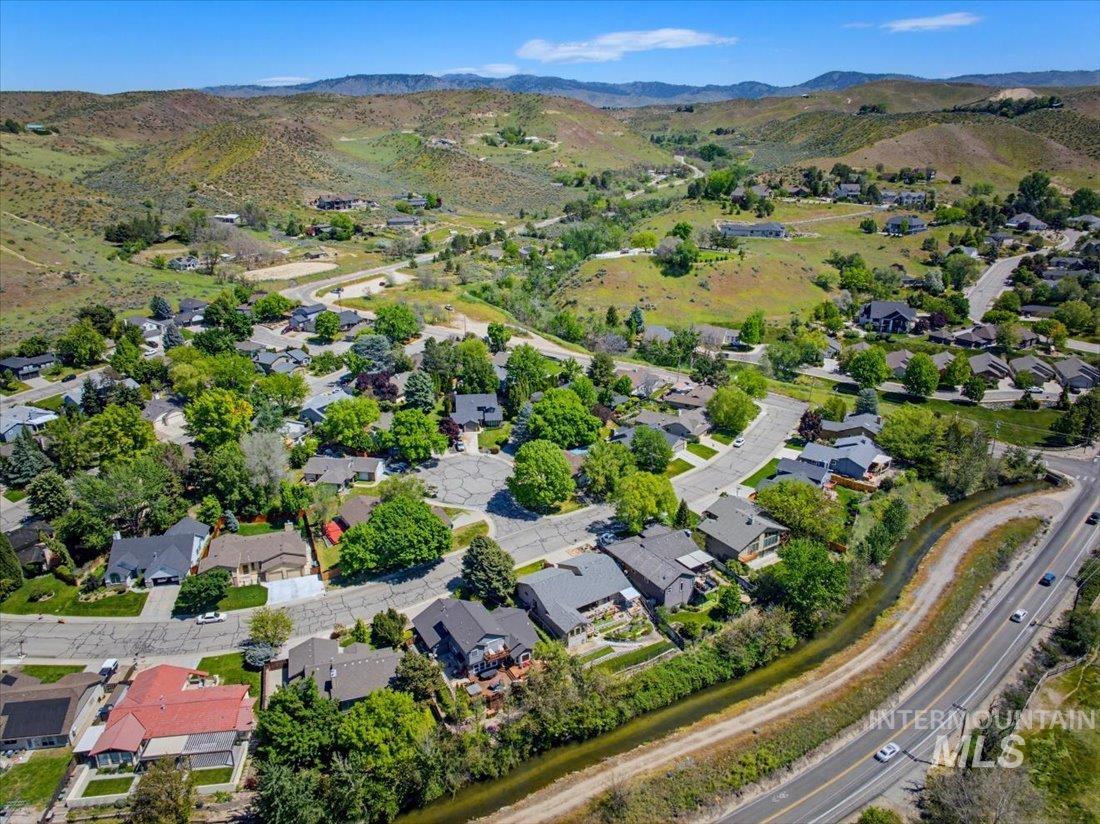 6507 W Summer Hill Drive, Boise, Idaho 83714, 3 Bedrooms, 2 Bathrooms, Residential For Sale, Price $619,000,MLS 98986828