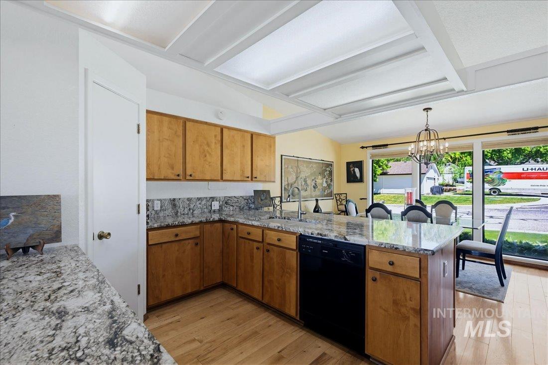 6507 W Summer Hill Drive, Boise, Idaho 83714, 3 Bedrooms, 2 Bathrooms, Residential For Sale, Price $619,000,MLS 98986828
