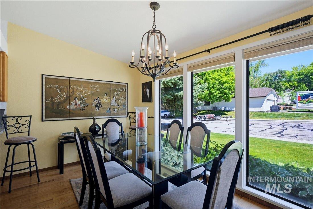 6507 W Summer Hill Drive, Boise, Idaho 83714, 3 Bedrooms, 2 Bathrooms, Residential For Sale, Price $619,000,MLS 98986828