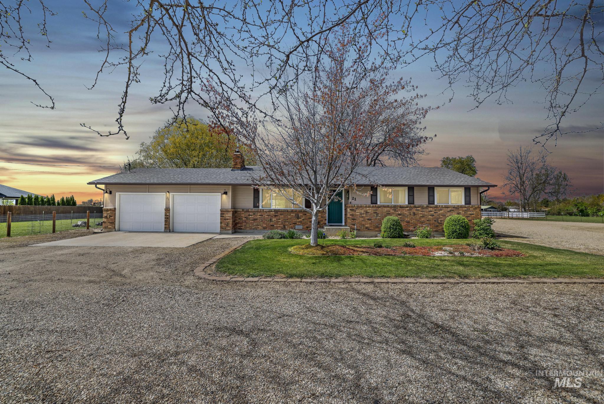 21 N Pit Lane, Nampa, Idaho 83687, 3 Bedrooms, 4 Bathrooms, Residential For Sale, Price $782,000,MLS 98986833
