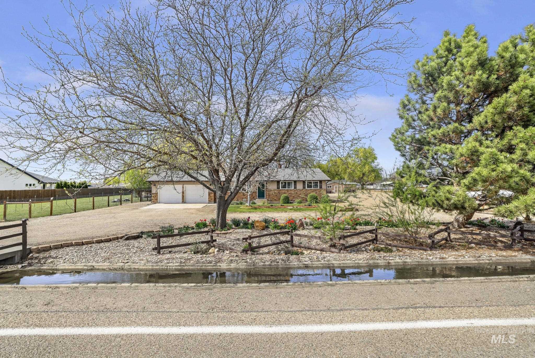21 N Pit Lane, Nampa, Idaho 83687, 3 Bedrooms, 4 Bathrooms, Residential For Sale, Price $782,000,MLS 98986833