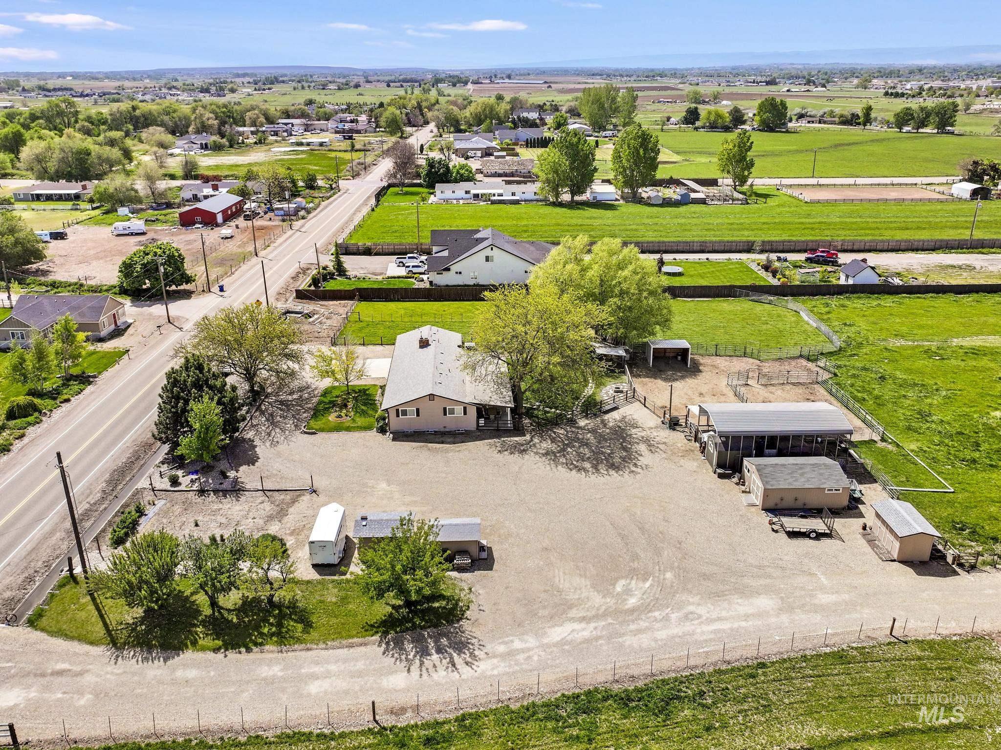 21 N Pit Lane, Nampa, Idaho 83687, 3 Bedrooms, 4 Bathrooms, Residential For Sale, Price $782,000,MLS 98986833