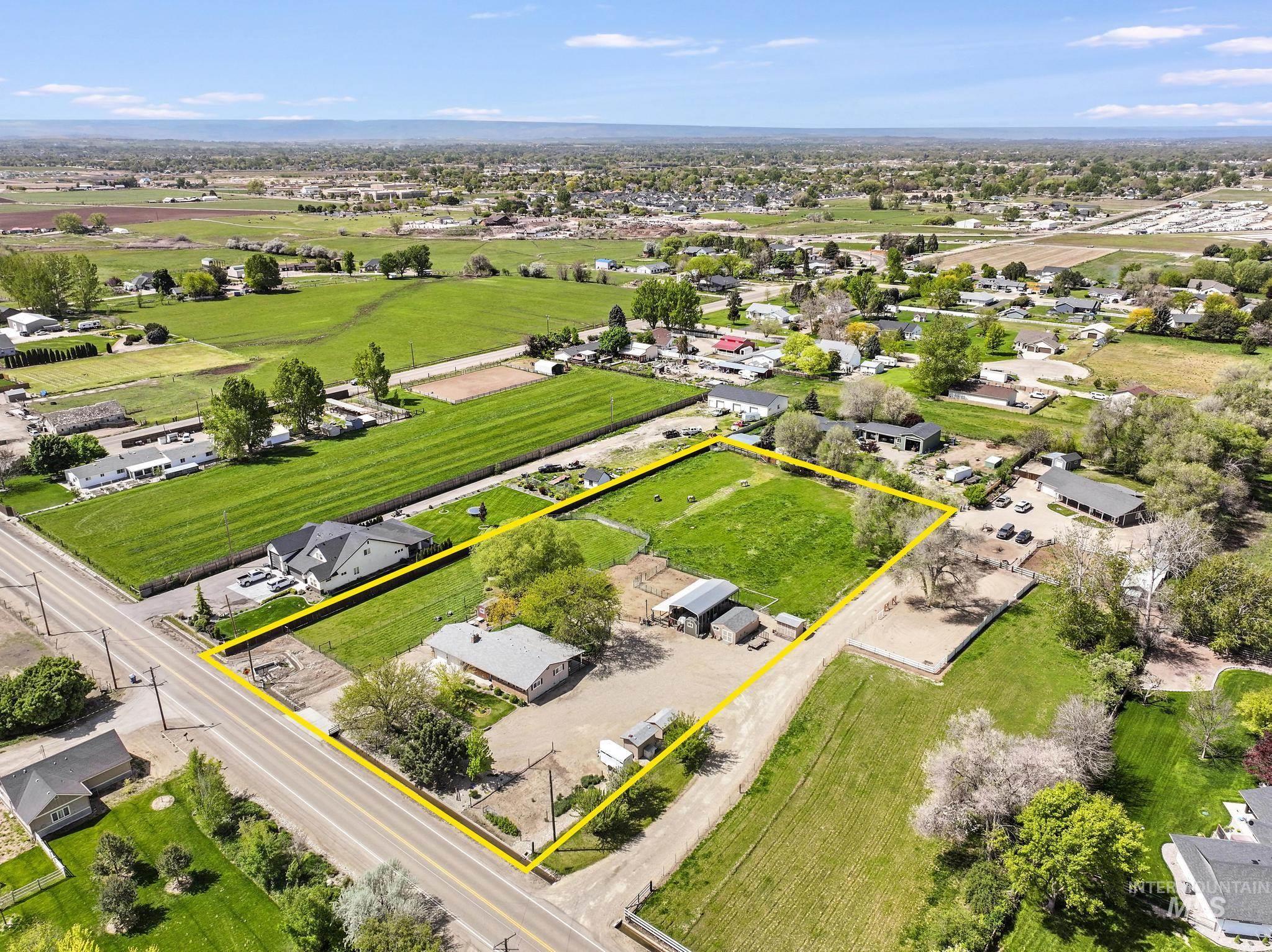 21 N Pit Lane, Nampa, Idaho 83687, 3 Bedrooms, 4 Bathrooms, Residential For Sale, Price $782,000,MLS 98986833