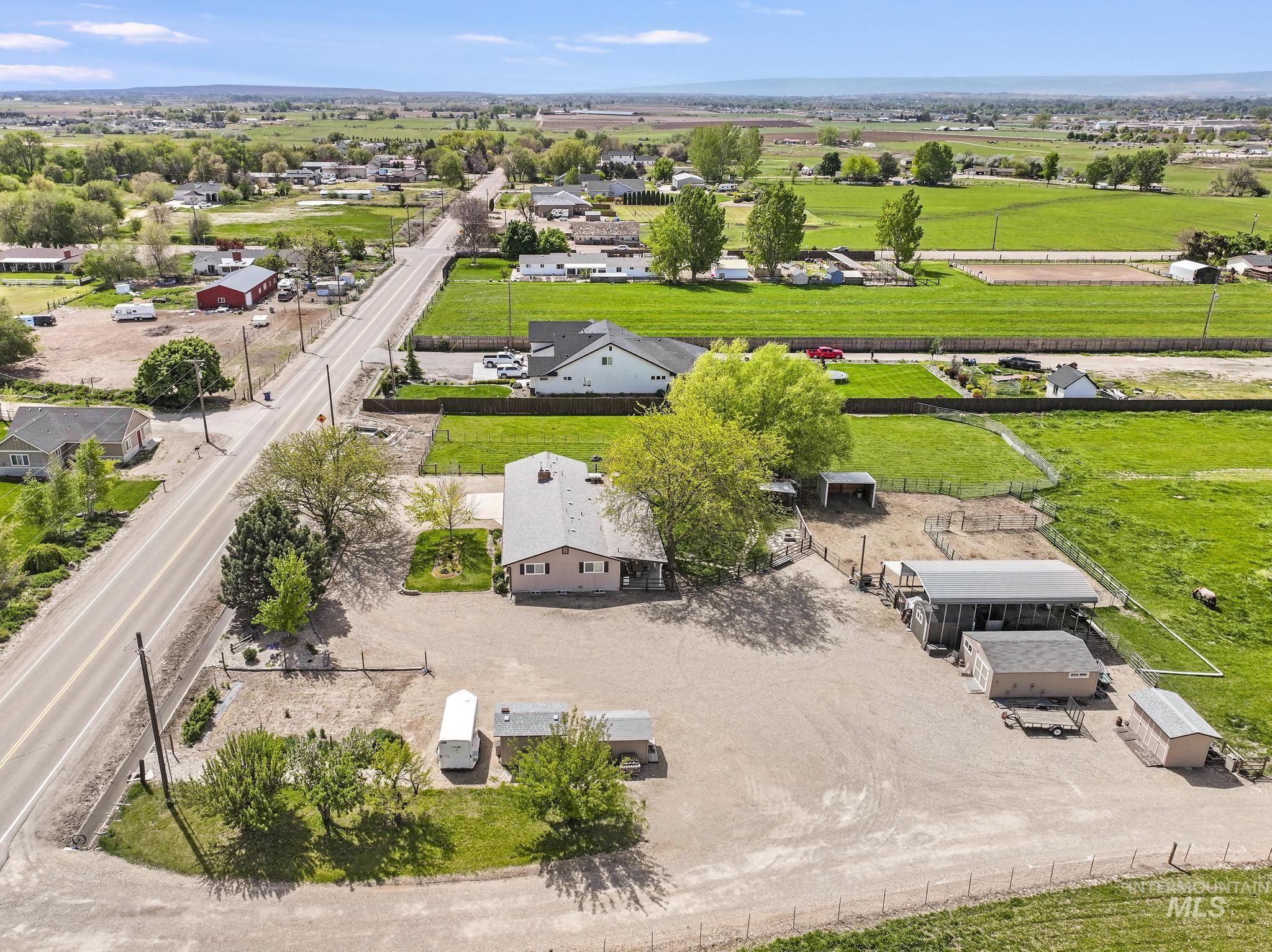 21 N Pit Lane, Nampa, Idaho 83687, 3 Bedrooms, 4 Bathrooms, Residential For Sale, Price $782,000,MLS 98986833