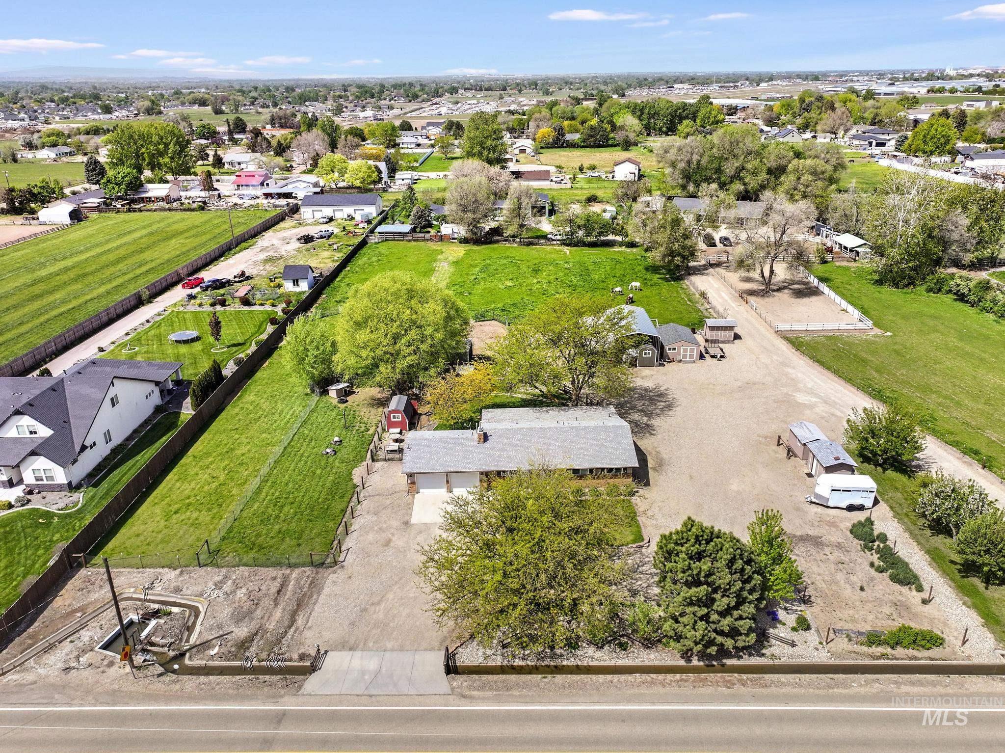 21 N Pit Lane, Nampa, Idaho 83687, 3 Bedrooms, 4 Bathrooms, Residential For Sale, Price $782,000,MLS 98986833