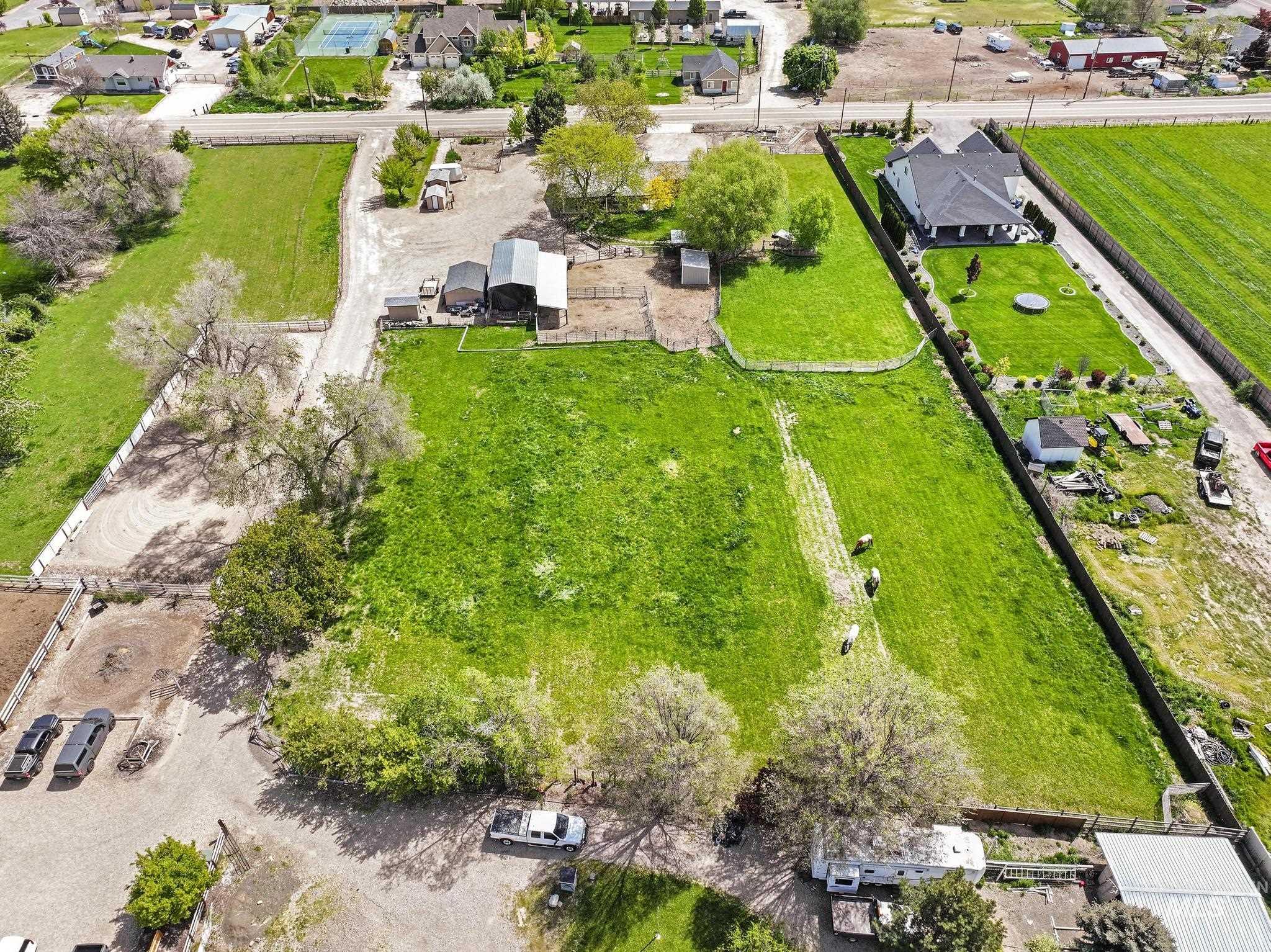 21 N Pit Lane, Nampa, Idaho 83687, 3 Bedrooms, 4 Bathrooms, Residential For Sale, Price $782,000,MLS 98986833