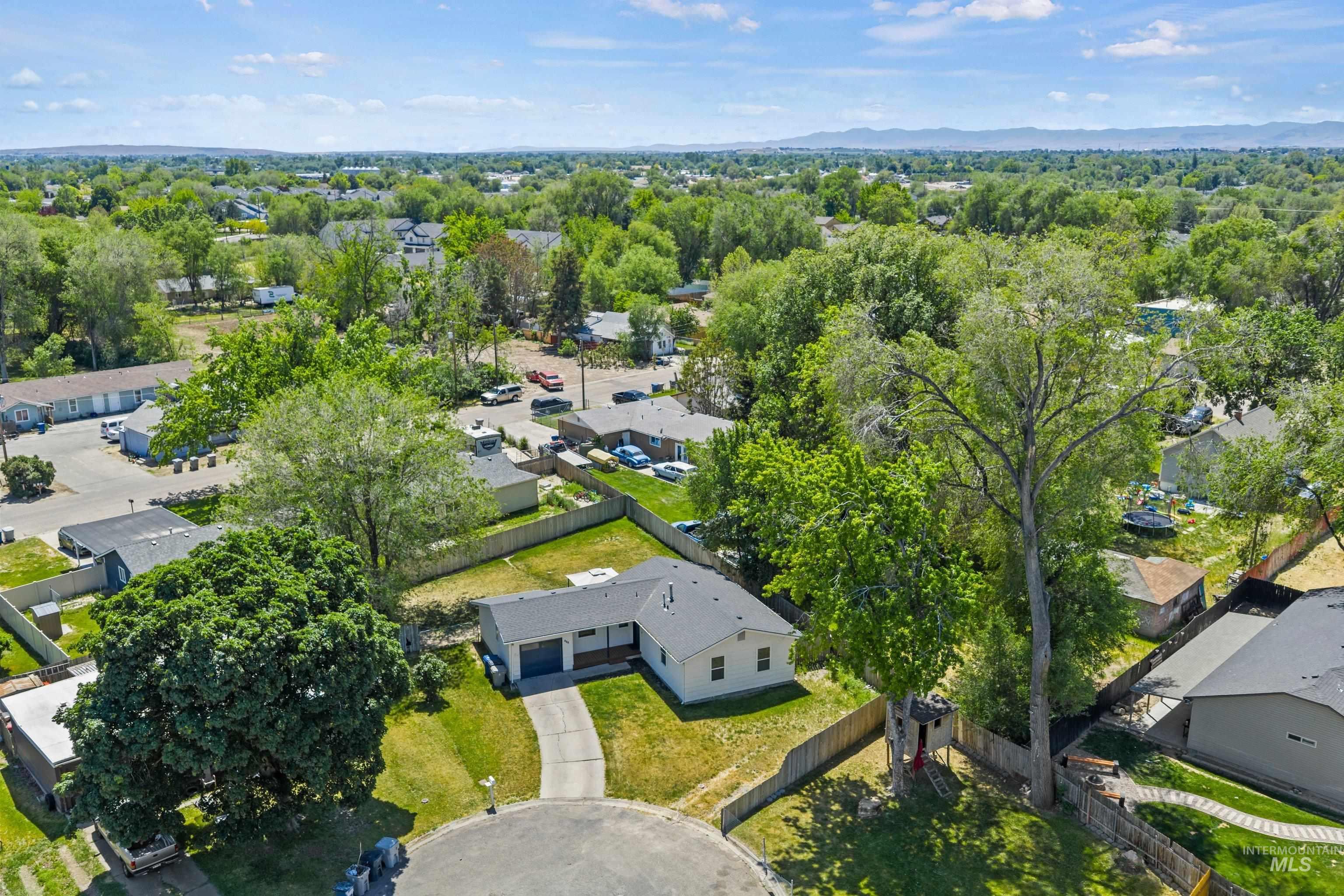 702 18th Ave. N, Nampa, Idaho 83687, 3 Bedrooms, 1.5 Bathrooms, Residential For Sale, Price $325,000,MLS 98986837
