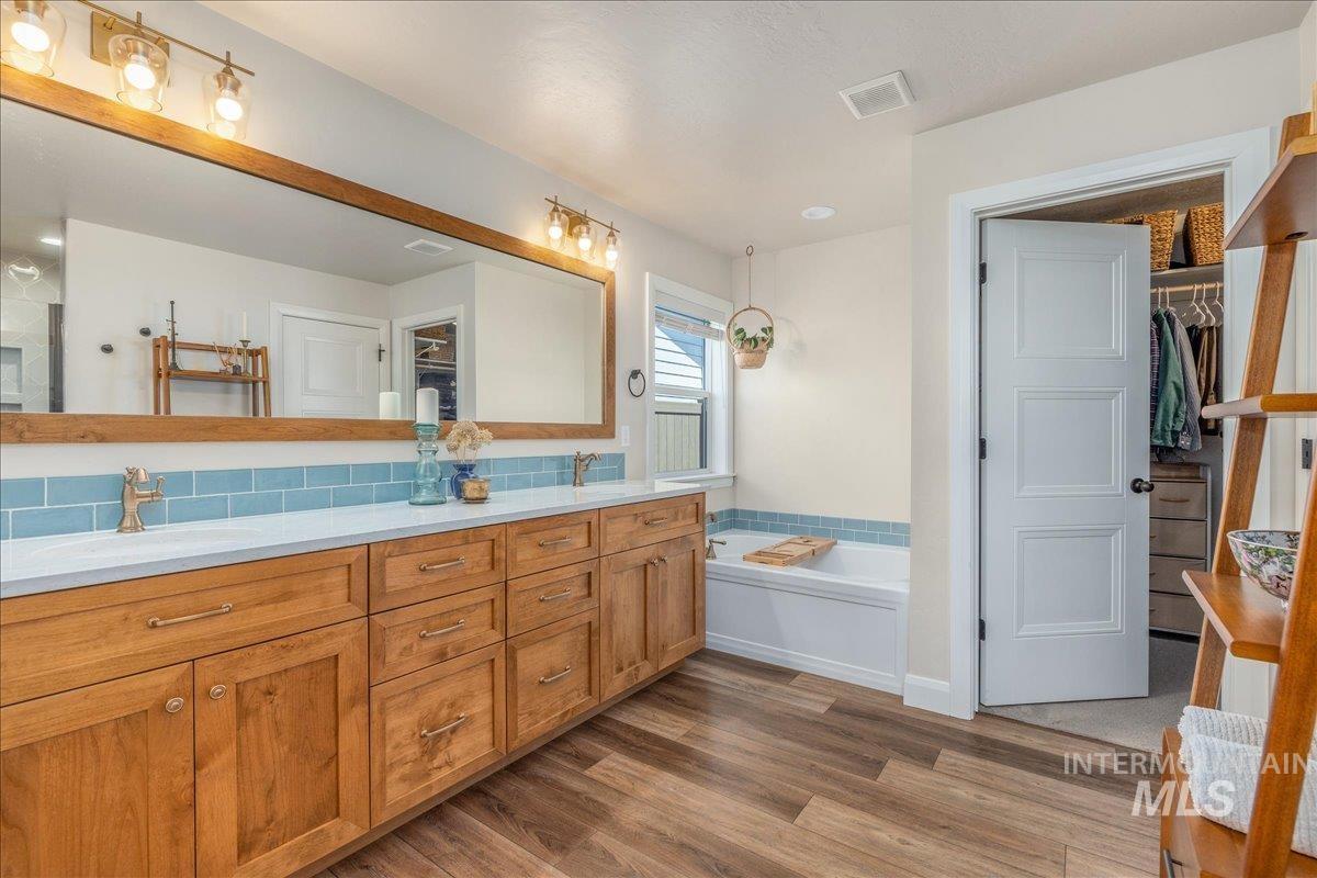 3862 E Collingwood St, Meridian, Idaho 83642-5661, 3 Bedrooms, 2 Bathrooms, Residential For Sale, Price $525,000,MLS 98986841