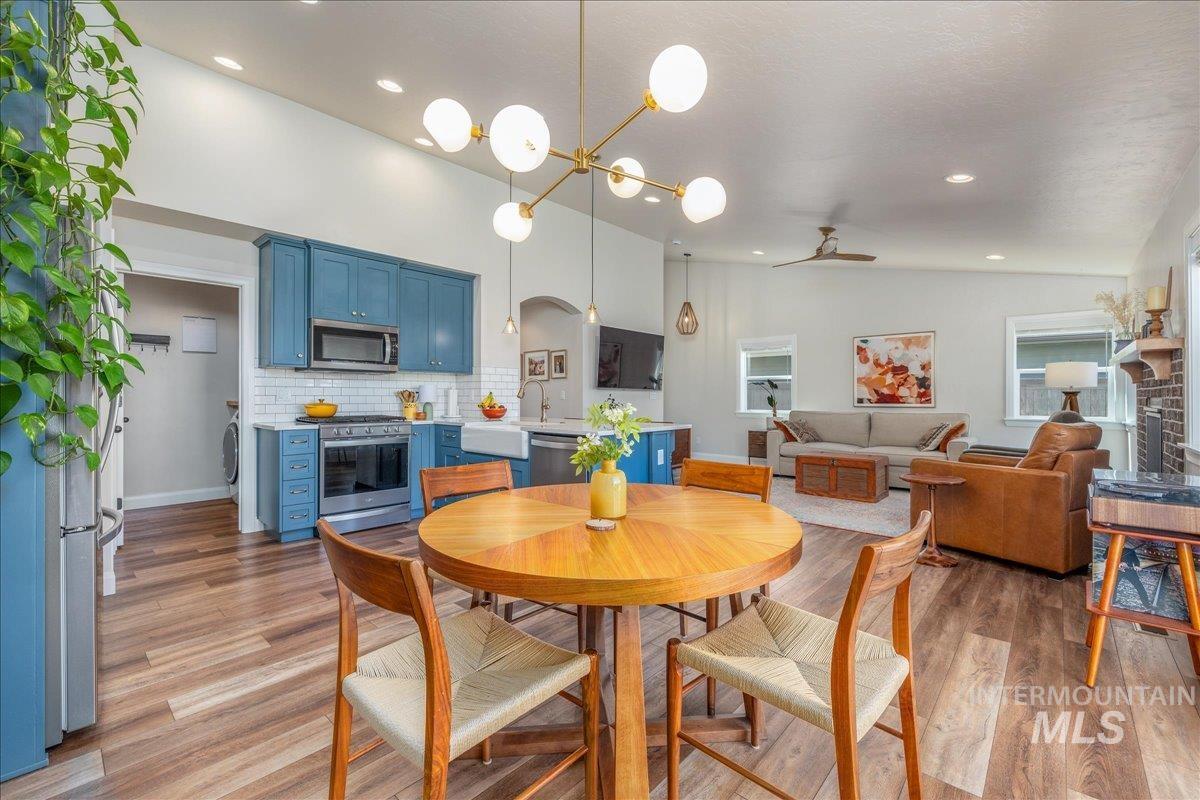 3862 E Collingwood St, Meridian, Idaho 83642-5661, 3 Bedrooms, 2 Bathrooms, Residential For Sale, Price $525,000,MLS 98986841