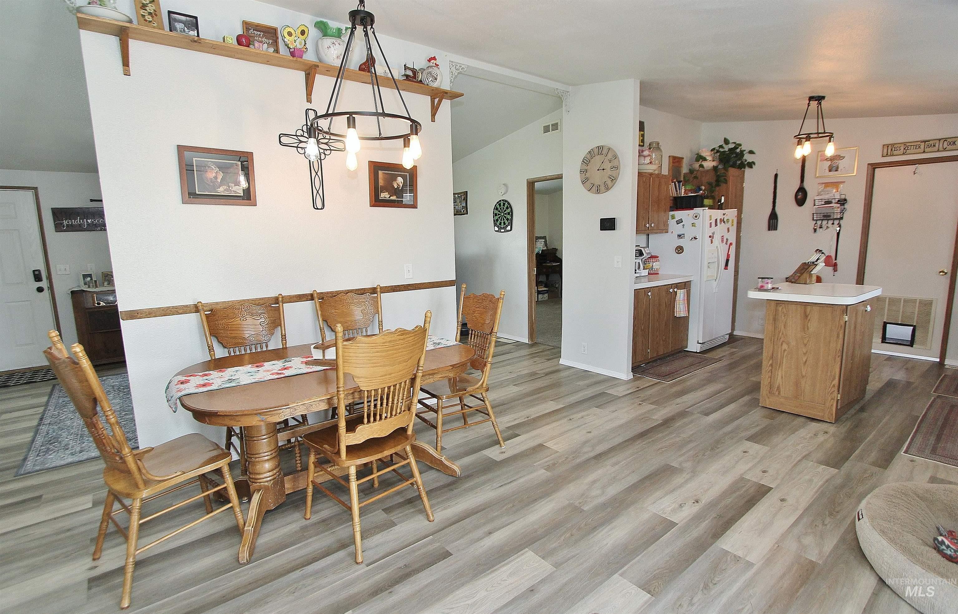 10289 W Desert Duck Ave, Mountain Home, Idaho 83647, 4 Bedrooms, 2 Bathrooms, Residential For Sale, Price $440,000,MLS 98986847