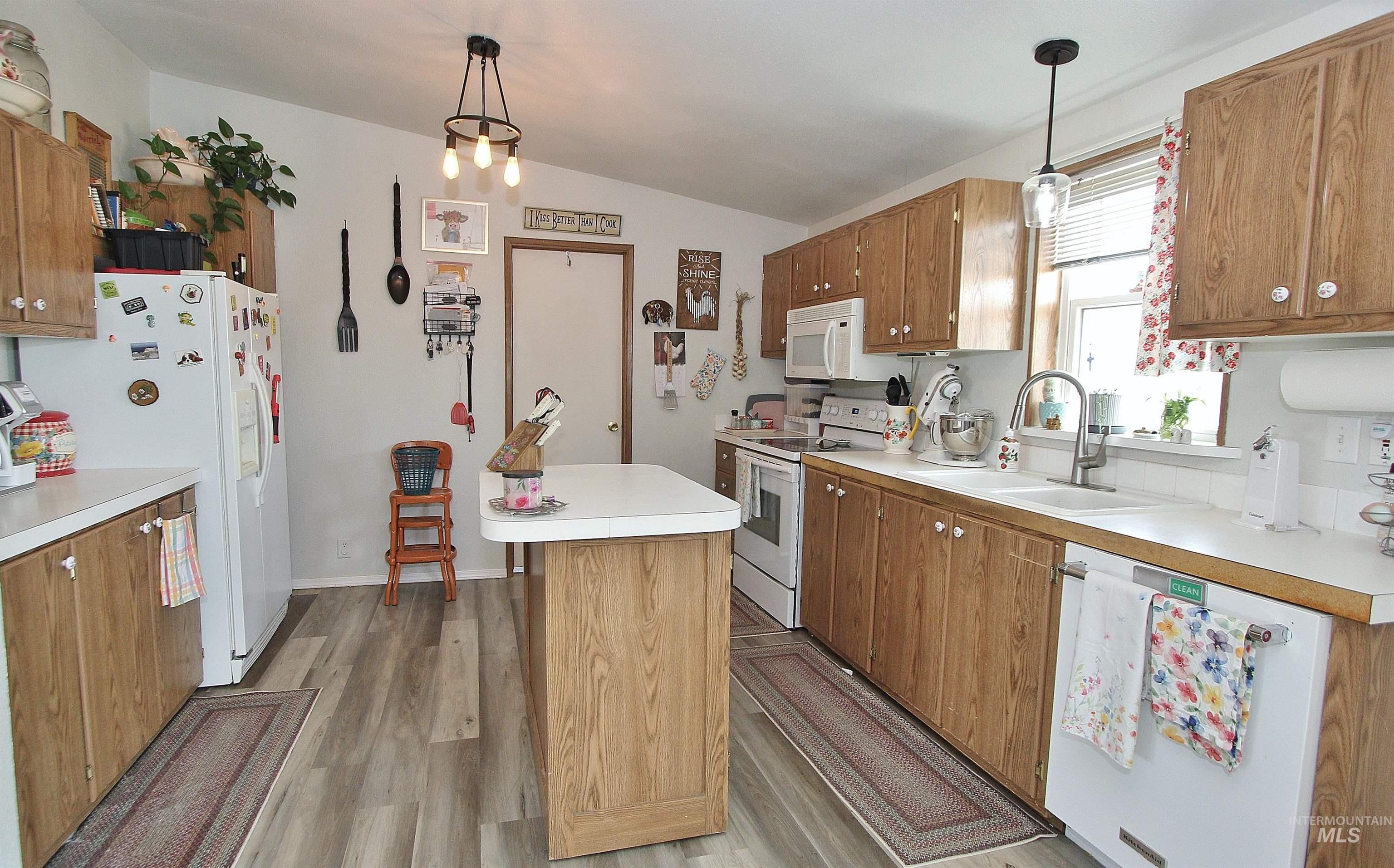10289 W Desert Duck Ave, Mountain Home, Idaho 83647, 4 Bedrooms, 2 Bathrooms, Residential For Sale, Price $440,000,MLS 98986847