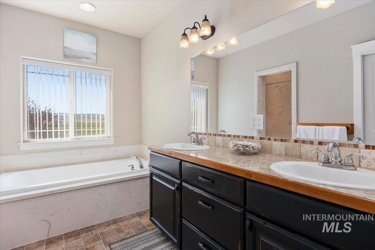 4150 E 3200 S, Hansen, Idaho 83334, 4 Bedrooms, 3 Bathrooms, Residential For Sale, Price $750,000,MLS 98986851