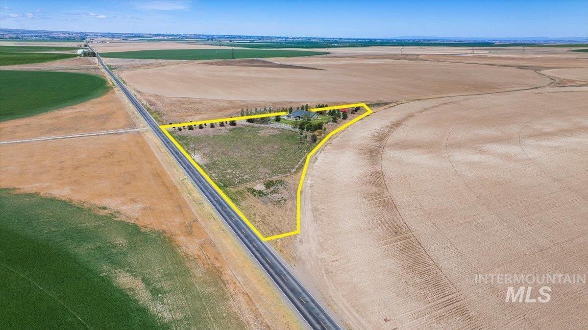 4150 E 3200 S, Hansen, Idaho 83334, 4 Bedrooms, 3 Bathrooms, Residential For Sale, Price $750,000,MLS 98986851