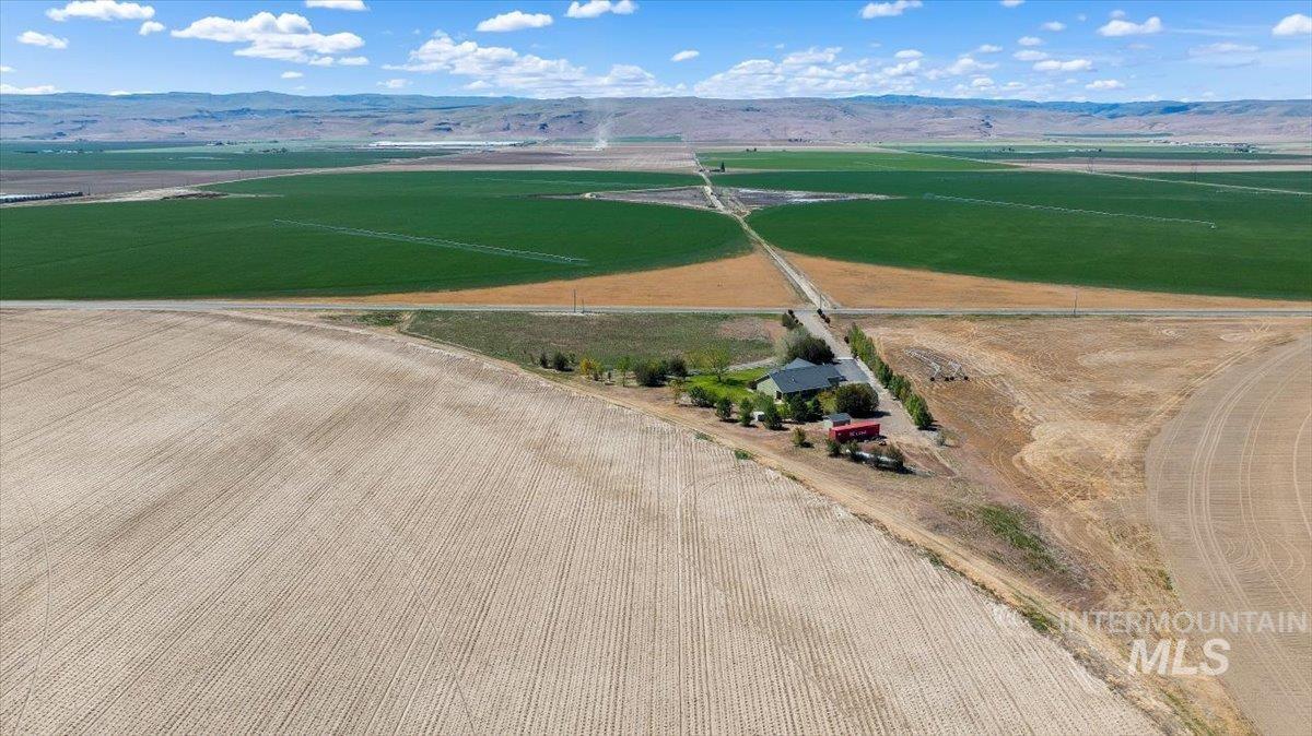 4150 E 3200 S, Hansen, Idaho 83334, 4 Bedrooms, 3 Bathrooms, Residential For Sale, Price $750,000,MLS 98986851