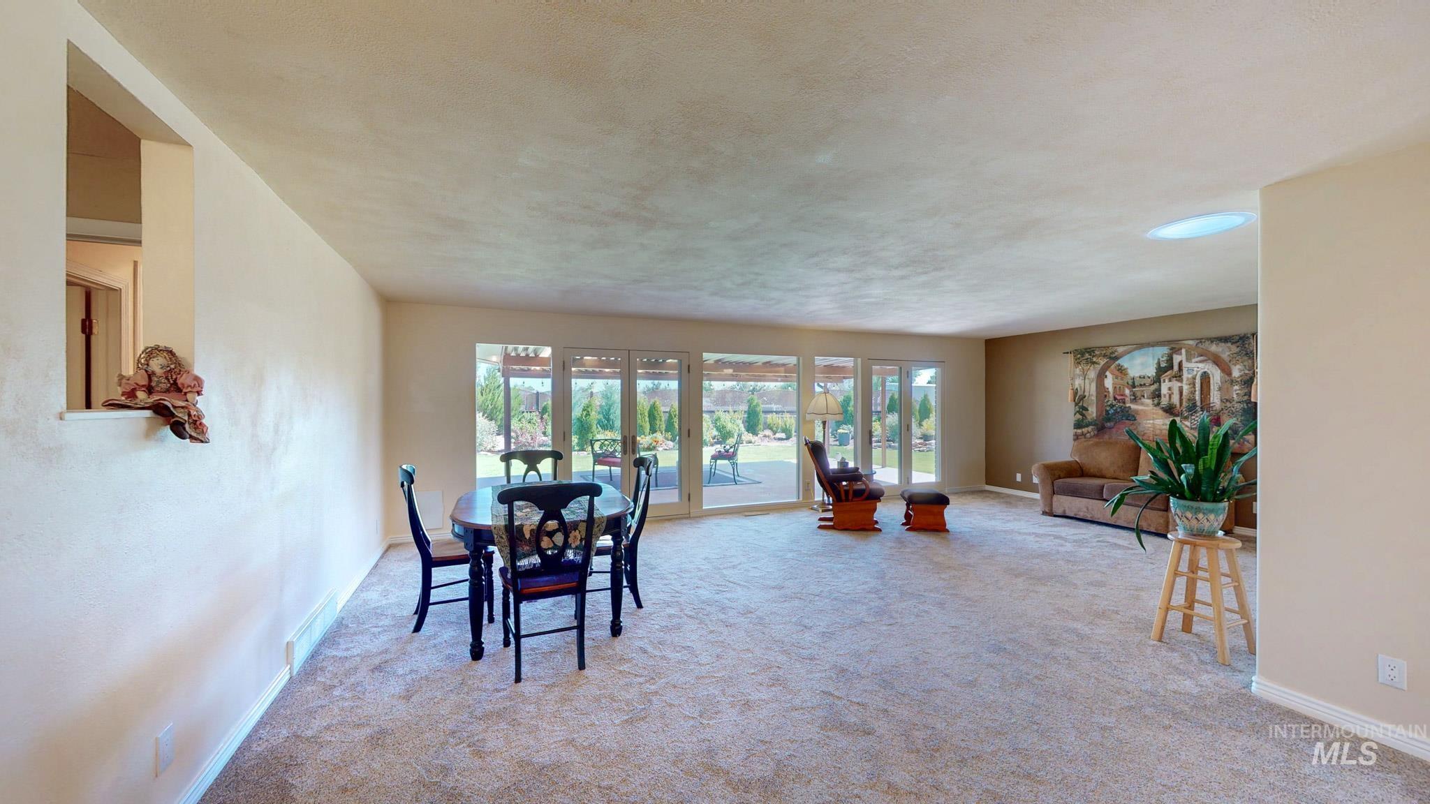 2137 Hillcrest Drive, Twin Falls, Idaho 83301, 5 Bedrooms, 3 Bathrooms, Residential For Sale, Price $575,000,MLS 98986853