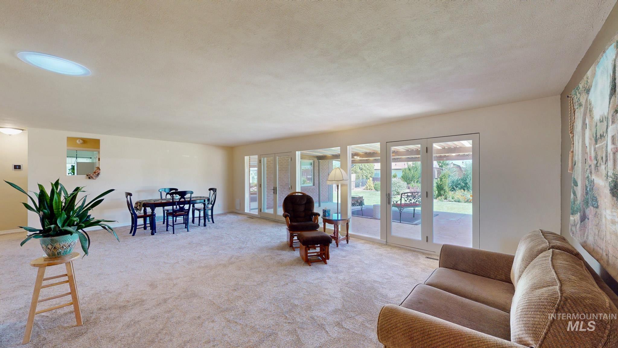 2137 Hillcrest Drive, Twin Falls, Idaho 83301, 5 Bedrooms, 3 Bathrooms, Residential For Sale, Price $575,000,MLS 98986853