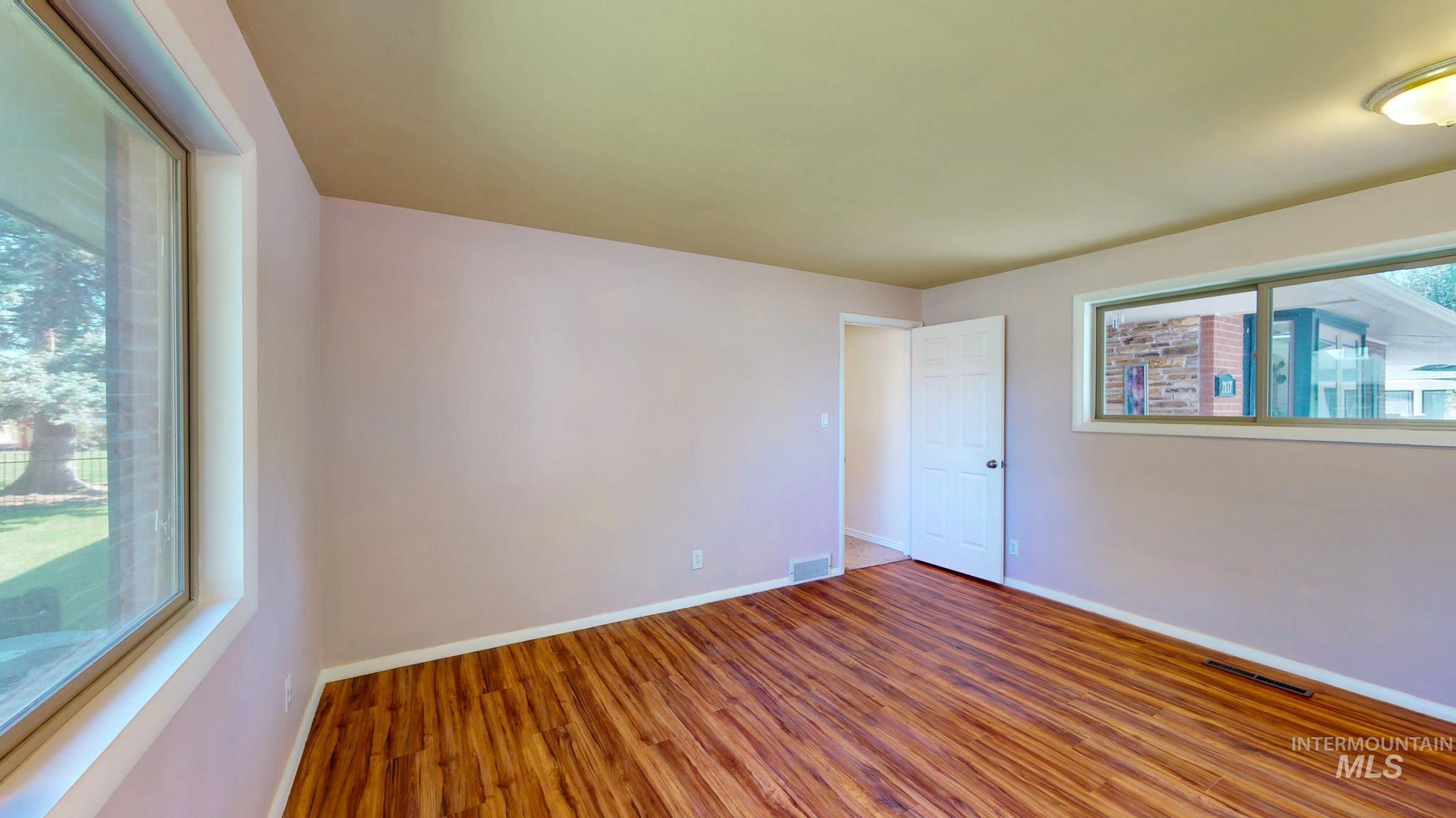 2137 Hillcrest Drive, Twin Falls, Idaho 83301, 5 Bedrooms, 3 Bathrooms, Residential For Sale, Price $575,000,MLS 98986853
