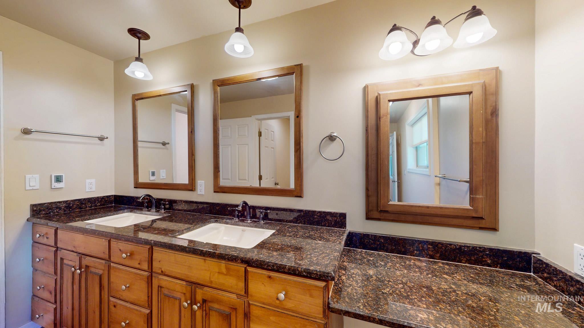 2137 Hillcrest Drive, Twin Falls, Idaho 83301, 5 Bedrooms, 3 Bathrooms, Residential For Sale, Price $575,000,MLS 98986853