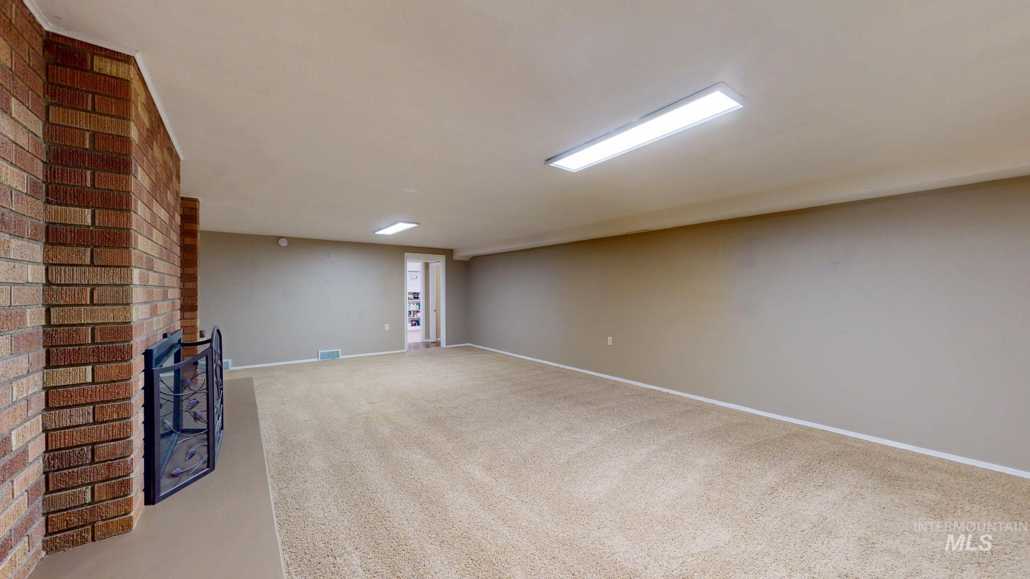 2137 Hillcrest Drive, Twin Falls, Idaho 83301, 5 Bedrooms, 3 Bathrooms, Residential For Sale, Price $575,000,MLS 98986853