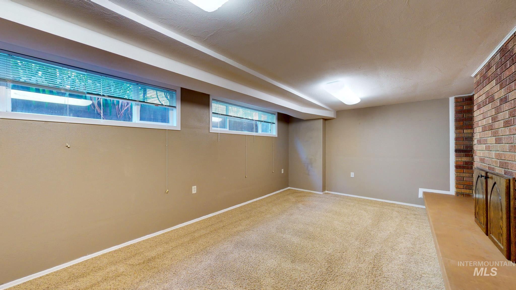 2137 Hillcrest Drive, Twin Falls, Idaho 83301, 5 Bedrooms, 3 Bathrooms, Residential For Sale, Price $575,000,MLS 98986853