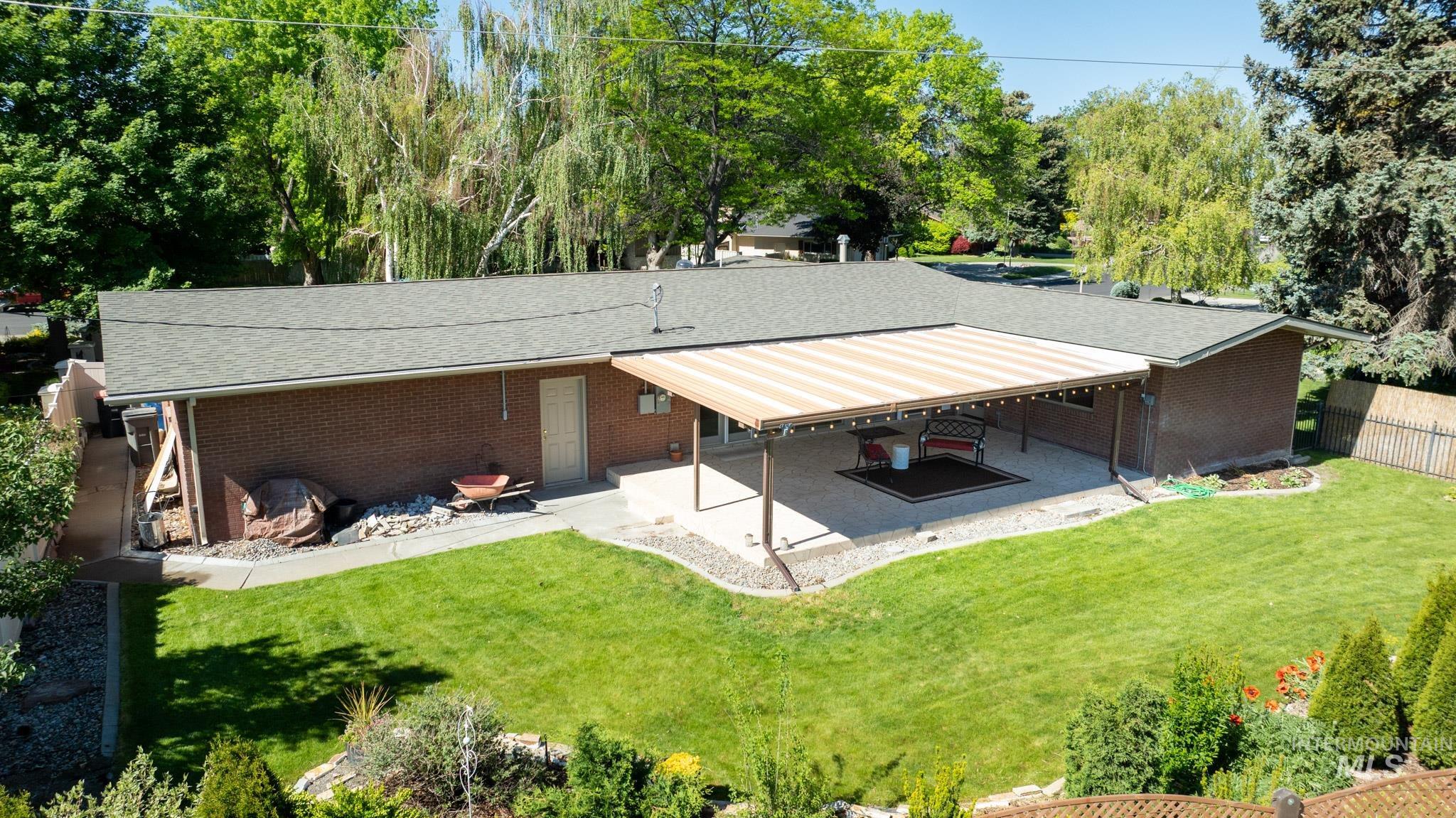 2137 Hillcrest Drive, Twin Falls, Idaho 83301, 5 Bedrooms, 3 Bathrooms, Residential For Sale, Price $575,000,MLS 98986853