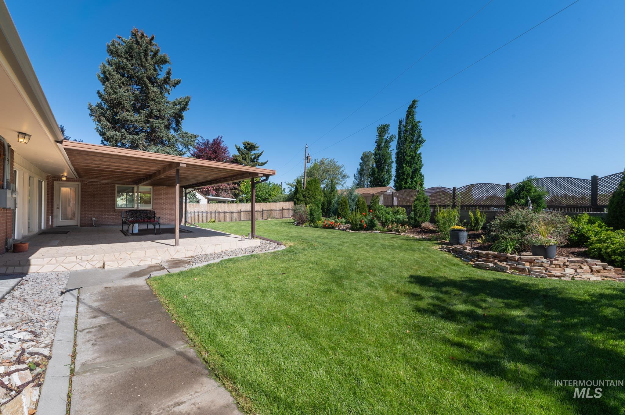 2137 Hillcrest Drive, Twin Falls, Idaho 83301, 5 Bedrooms, 3 Bathrooms, Residential For Sale, Price $575,000,MLS 98986853