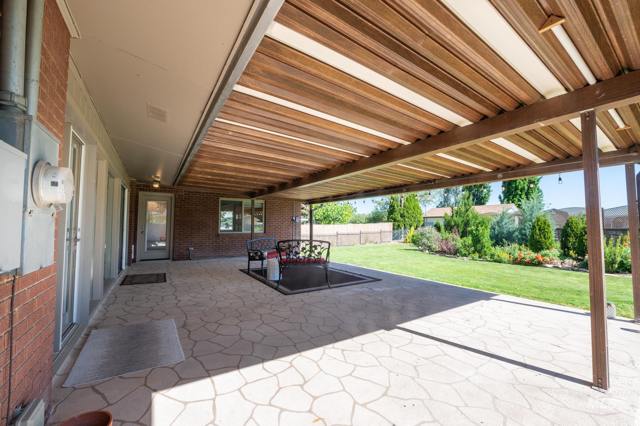 2137 Hillcrest Drive, Twin Falls, Idaho 83301, 5 Bedrooms, 3 Bathrooms, Residential For Sale, Price $575,000,MLS 98986853