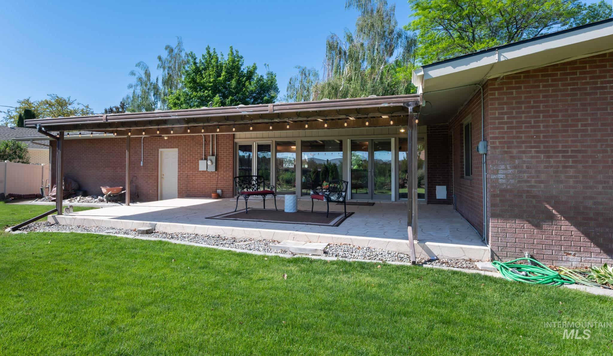 2137 Hillcrest Drive, Twin Falls, Idaho 83301, 5 Bedrooms, 3 Bathrooms, Residential For Sale, Price $575,000,MLS 98986853