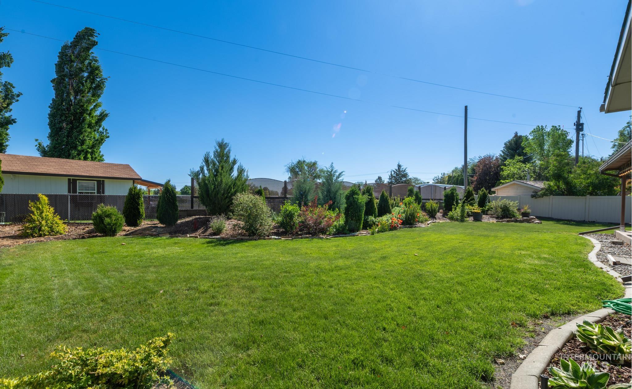 2137 Hillcrest Drive, Twin Falls, Idaho 83301, 5 Bedrooms, 3 Bathrooms, Residential For Sale, Price $575,000,MLS 98986853