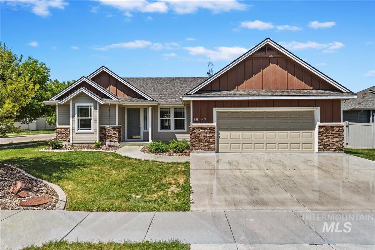1927 S Sandcrest Drive, Nampa, Idaho 83686, 3 Bedrooms, 2 Bathrooms, Residential For Sale, Price $400,000,MLS 98986854