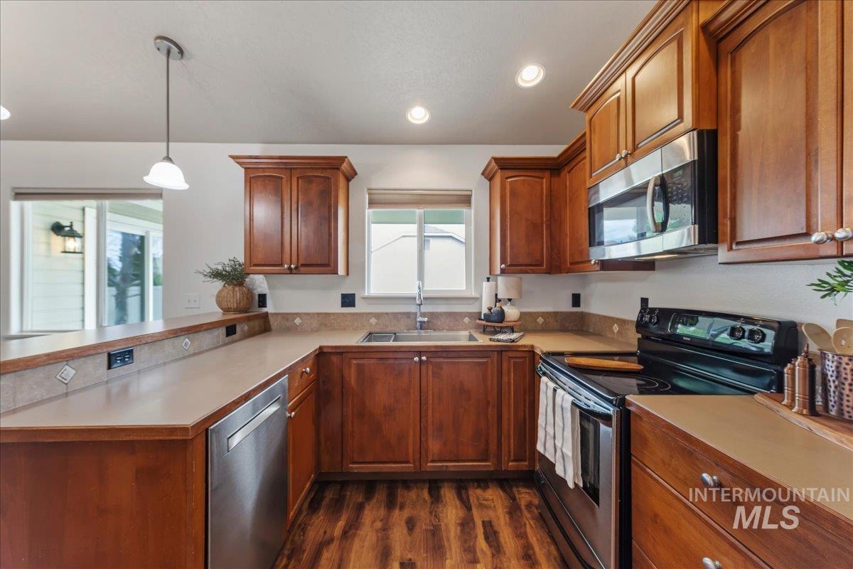 1927 S Sandcrest Drive, Nampa, Idaho 83686, 3 Bedrooms, 2 Bathrooms, Residential For Sale, Price $400,000,MLS 98986854