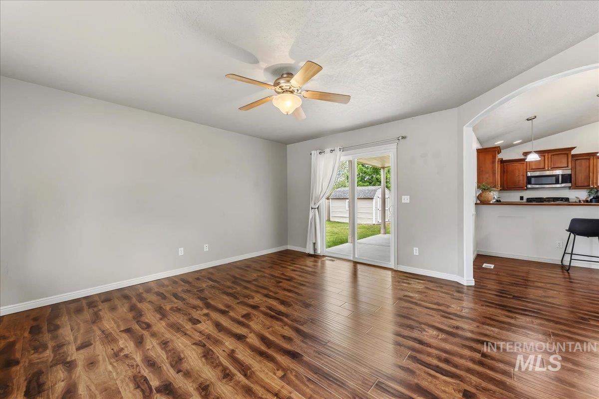 1927 S Sandcrest Drive, Nampa, Idaho 83686, 3 Bedrooms, 2 Bathrooms, Residential For Sale, Price $400,000,MLS 98986854