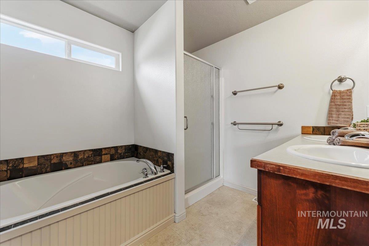 1927 S Sandcrest Drive, Nampa, Idaho 83686, 3 Bedrooms, 2 Bathrooms, Residential For Sale, Price $400,000,MLS 98986854