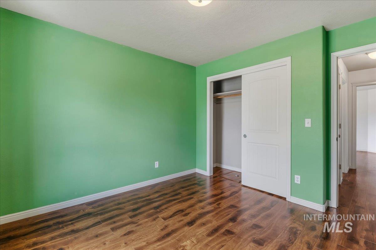 1927 S Sandcrest Drive, Nampa, Idaho 83686, 3 Bedrooms, 2 Bathrooms, Residential For Sale, Price $400,000,MLS 98986854