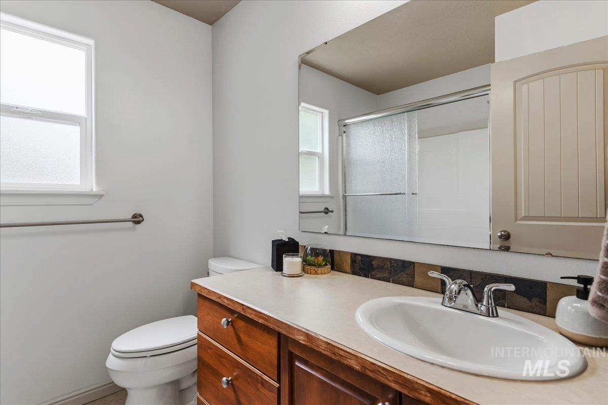 1927 S Sandcrest Drive, Nampa, Idaho 83686, 3 Bedrooms, 2 Bathrooms, Residential For Sale, Price $400,000,MLS 98986854