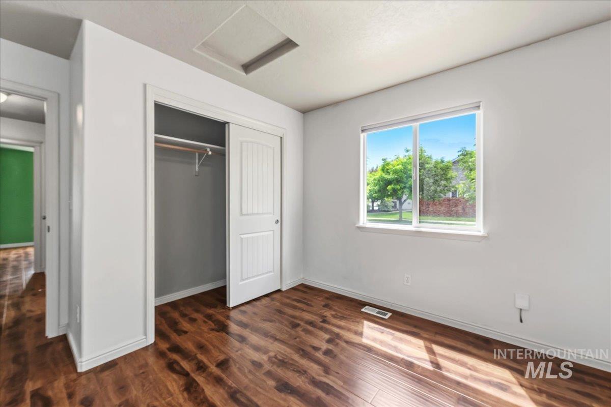 1927 S Sandcrest Drive, Nampa, Idaho 83686, 3 Bedrooms, 2 Bathrooms, Residential For Sale, Price $400,000,MLS 98986854