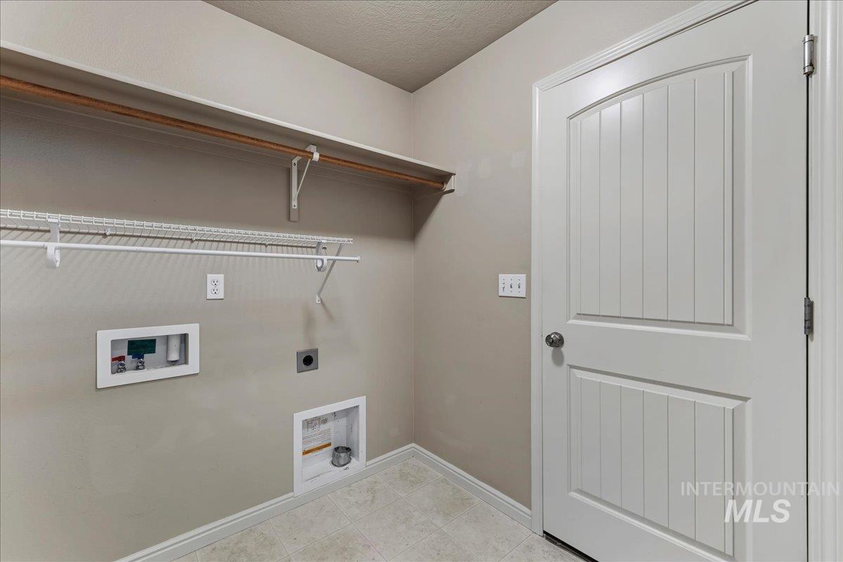 1927 S Sandcrest Drive, Nampa, Idaho 83686, 3 Bedrooms, 2 Bathrooms, Residential For Sale, Price $400,000,MLS 98986854