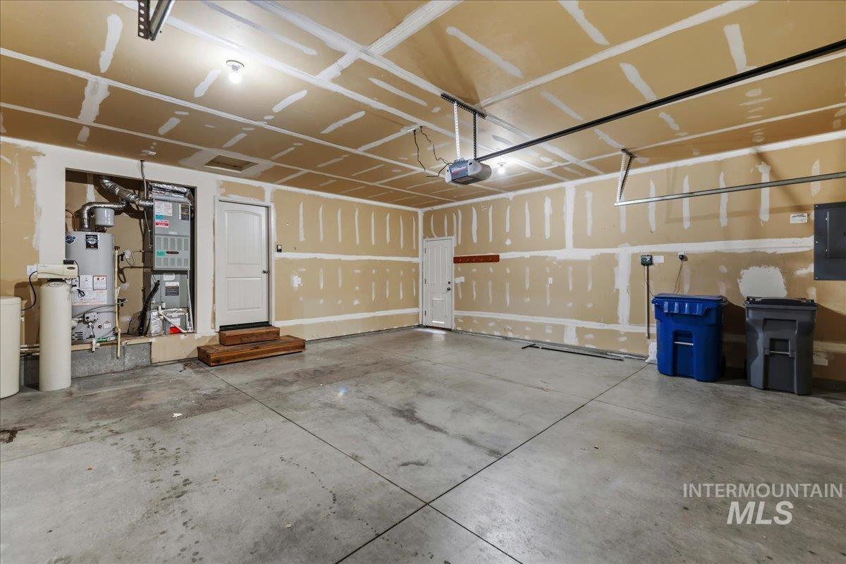 1927 S Sandcrest Drive, Nampa, Idaho 83686, 3 Bedrooms, 2 Bathrooms, Residential For Sale, Price $400,000,MLS 98986854