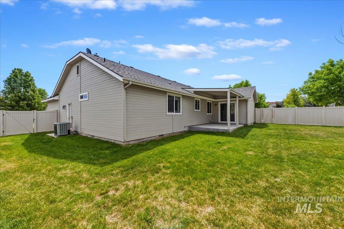 1927 S Sandcrest Drive, Nampa, Idaho 83686, 3 Bedrooms, 2 Bathrooms, Residential For Sale, Price $400,000,MLS 98986854