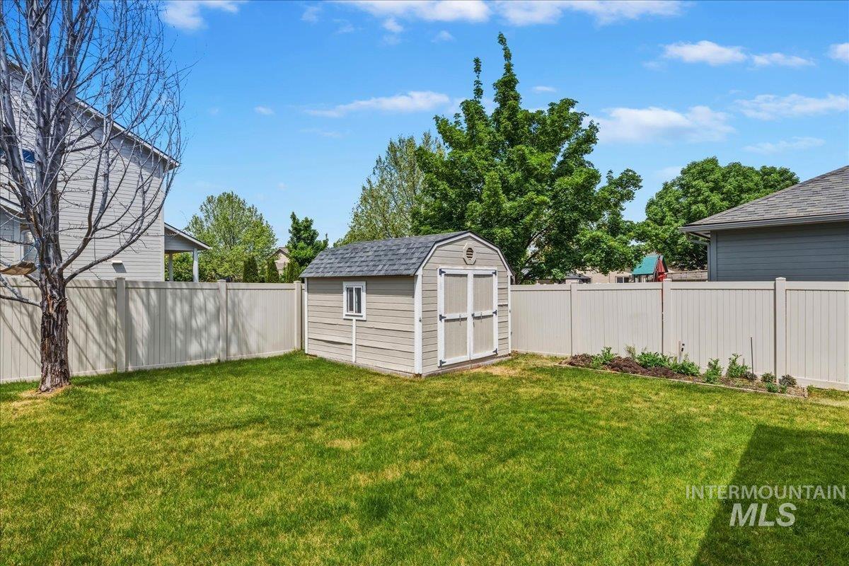 1927 S Sandcrest Drive, Nampa, Idaho 83686, 3 Bedrooms, 2 Bathrooms, Residential For Sale, Price $400,000,MLS 98986854