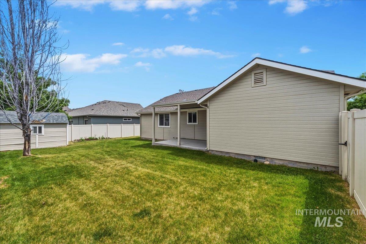 1927 S Sandcrest Drive, Nampa, Idaho 83686, 3 Bedrooms, 2 Bathrooms, Residential For Sale, Price $400,000,MLS 98986854