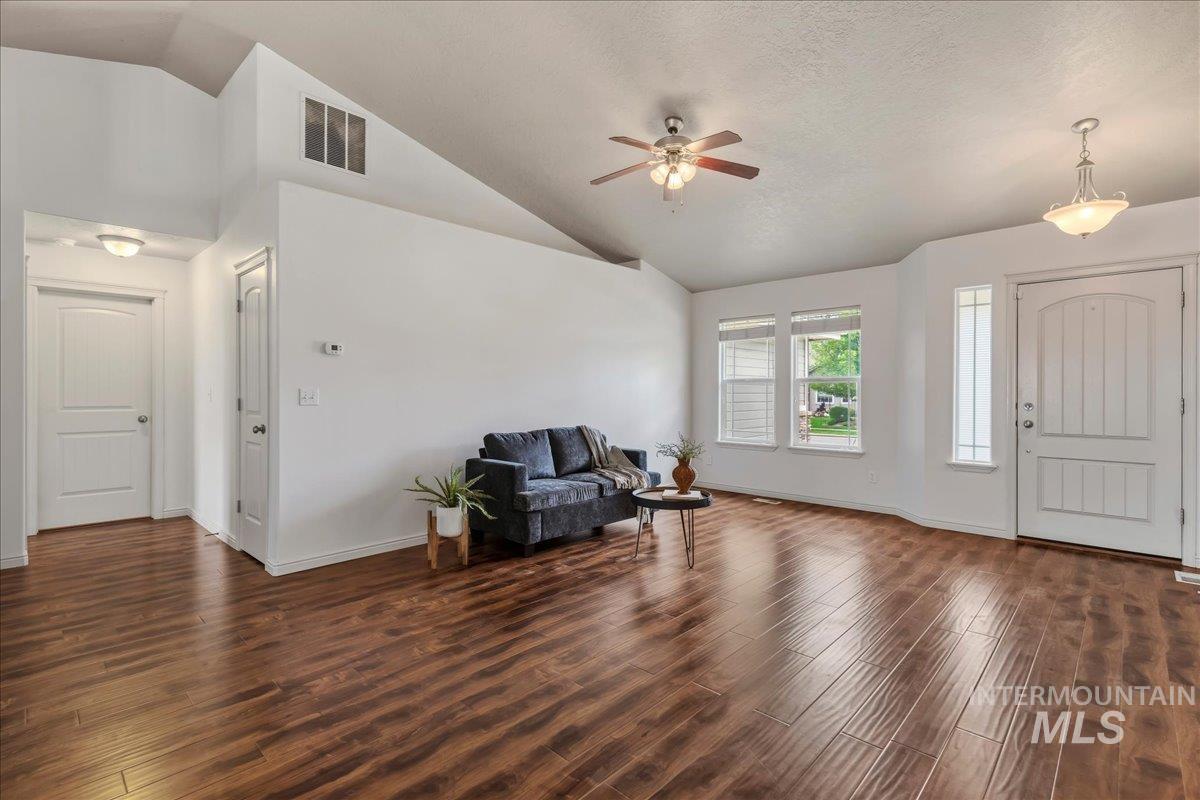 1927 S Sandcrest Drive, Nampa, Idaho 83686, 3 Bedrooms, 2 Bathrooms, Residential For Sale, Price $400,000,MLS 98986854