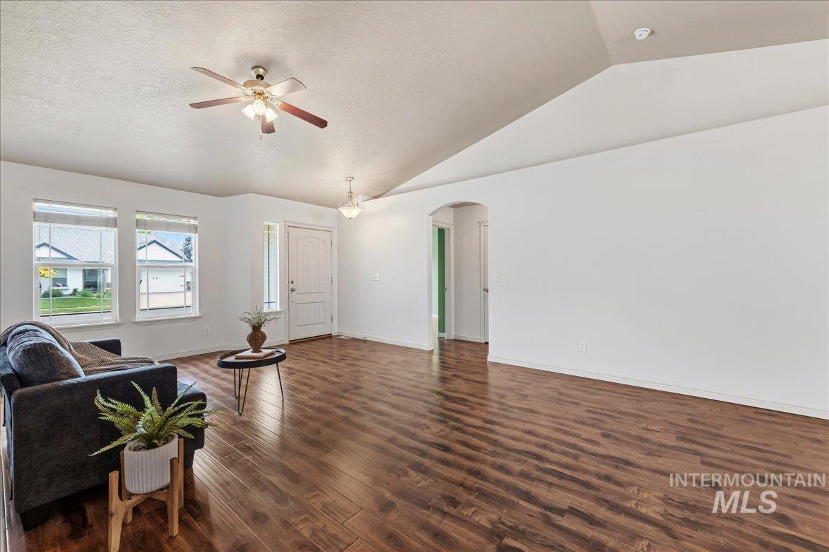 1927 S Sandcrest Drive, Nampa, Idaho 83686, 3 Bedrooms, 2 Bathrooms, Residential For Sale, Price $400,000,MLS 98986854