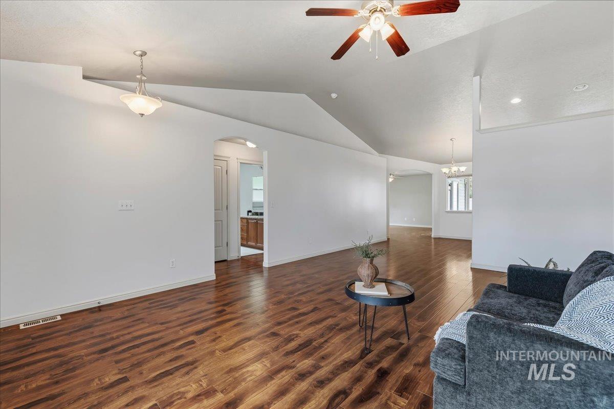 1927 S Sandcrest Drive, Nampa, Idaho 83686, 3 Bedrooms, 2 Bathrooms, Residential For Sale, Price $400,000,MLS 98986854